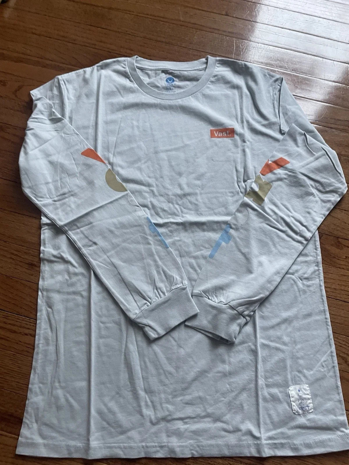 Vast Life Graphic Long Sleeve Spell Out NWT Size Large Gray Orange Blue Unisex