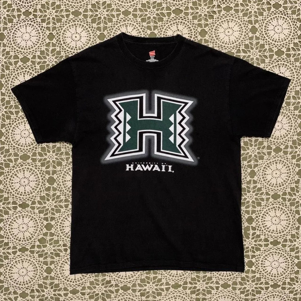 VINTAGE University of Hawaii ‘rainbow warriors’ football team logo Tshirt Size L Unisex